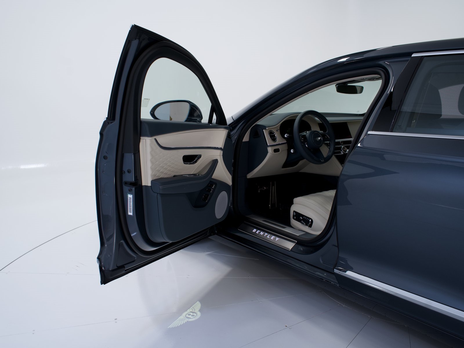 2026 Bentley Flying Spur Azure photo 4