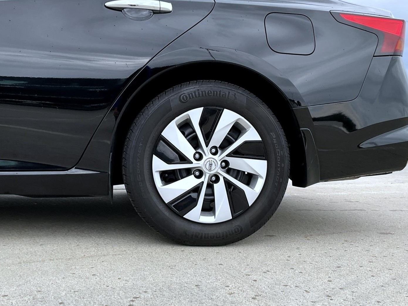 Used 2022 Black Nissan 2.5 S image 23