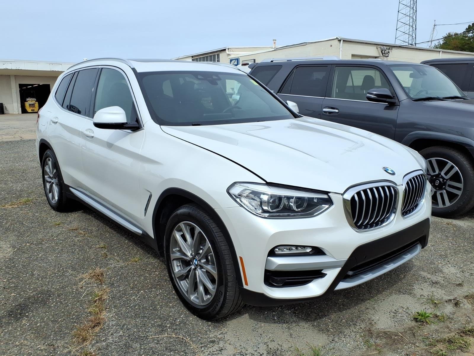 Used 2019  BMW xDrive30i image 3