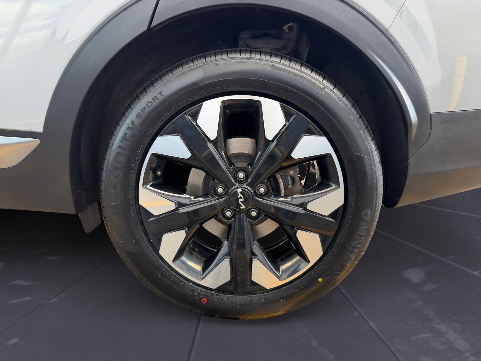 Used 2024 Wolf Gray Kia X-Line image 48