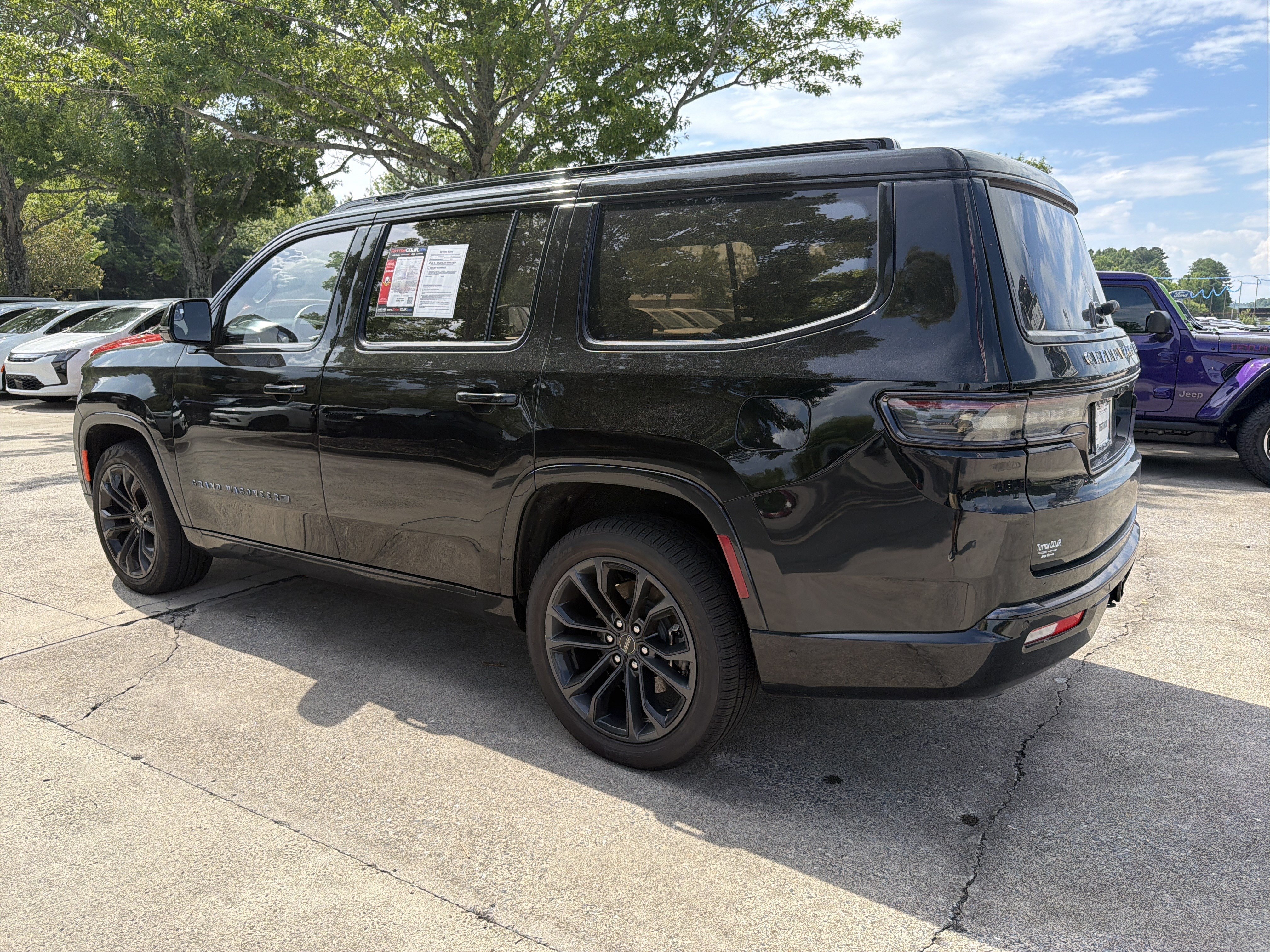 Used 2024 Diamond Black Crystal Pearlcoat Jeep Series III Obsidian image 5