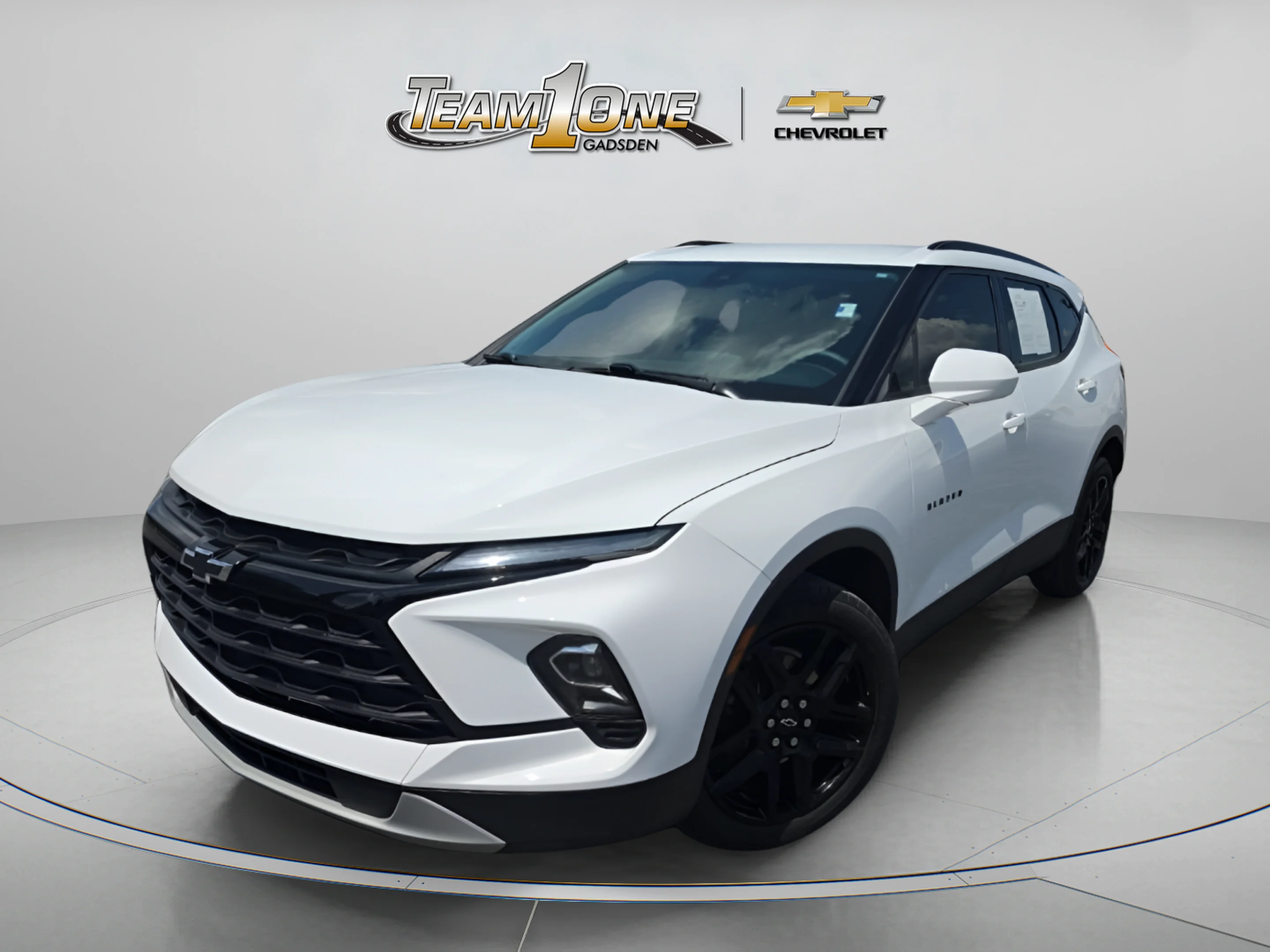Used 2024 Summit White Chevrolet 2LT image 3
