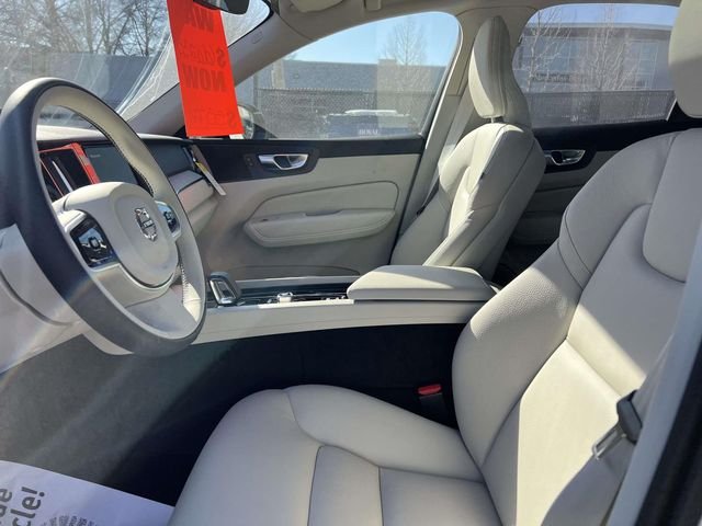 2025 Volvo XC60 Plus - Photo 18