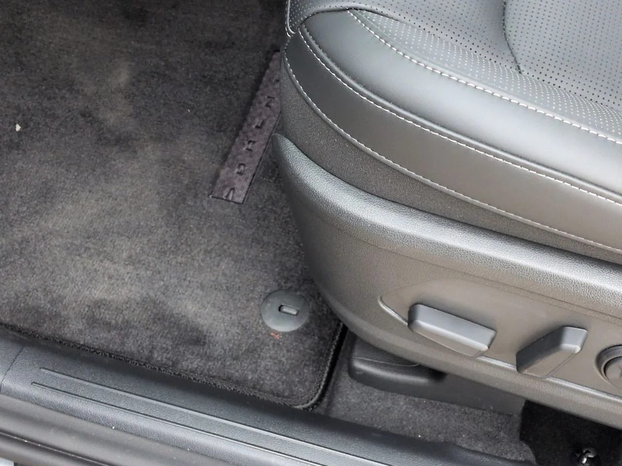 New 2026 Steel Gray Kia EX image 36