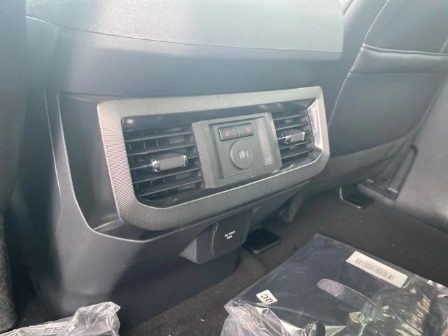 New 2026 Glacier Gray Metallic Tri-Coat Ford F-350® Platinum® image 40