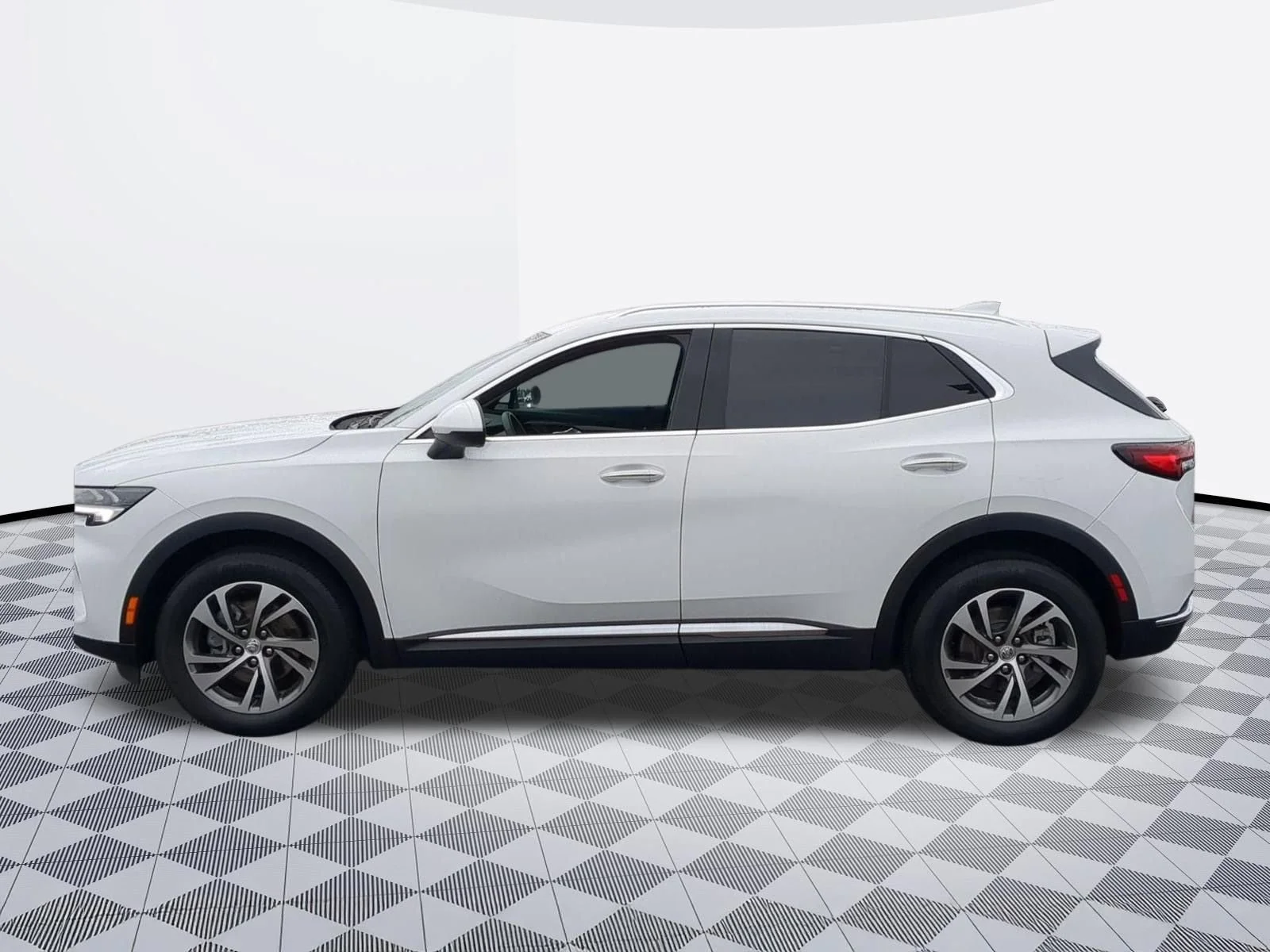 Used 2023 Summit White Buick Essence image 4