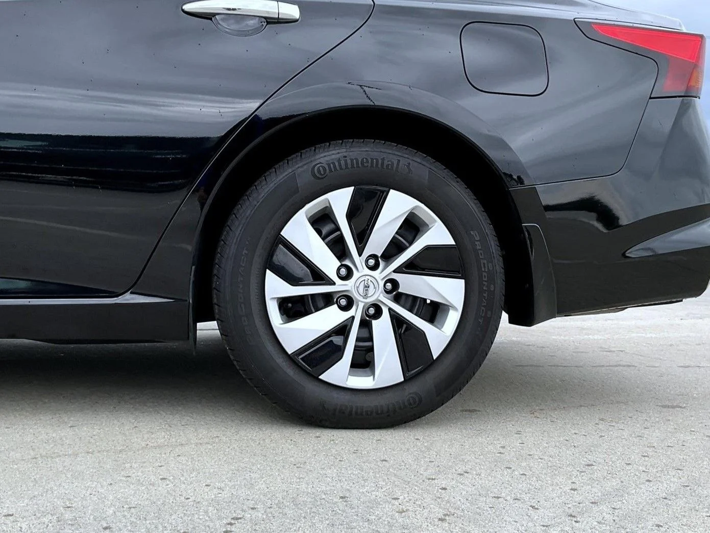 Used 2022 Black Nissan 2.5 S image 23