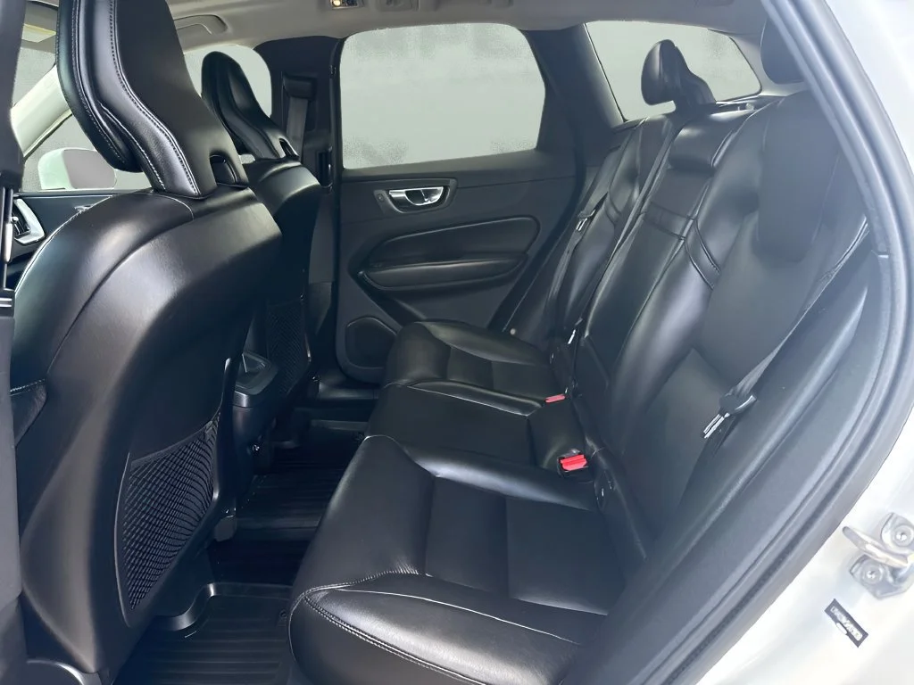 Used 2019  Volvo Momentum image 12