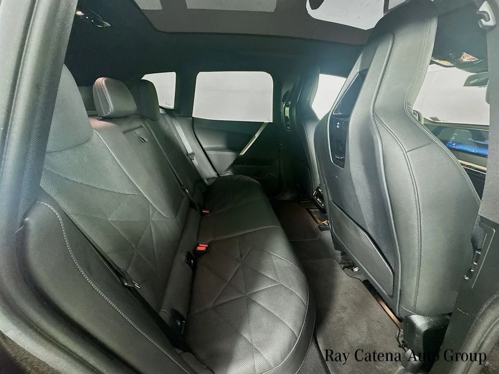 Used 2024 Red BMW xDrive50 image 27