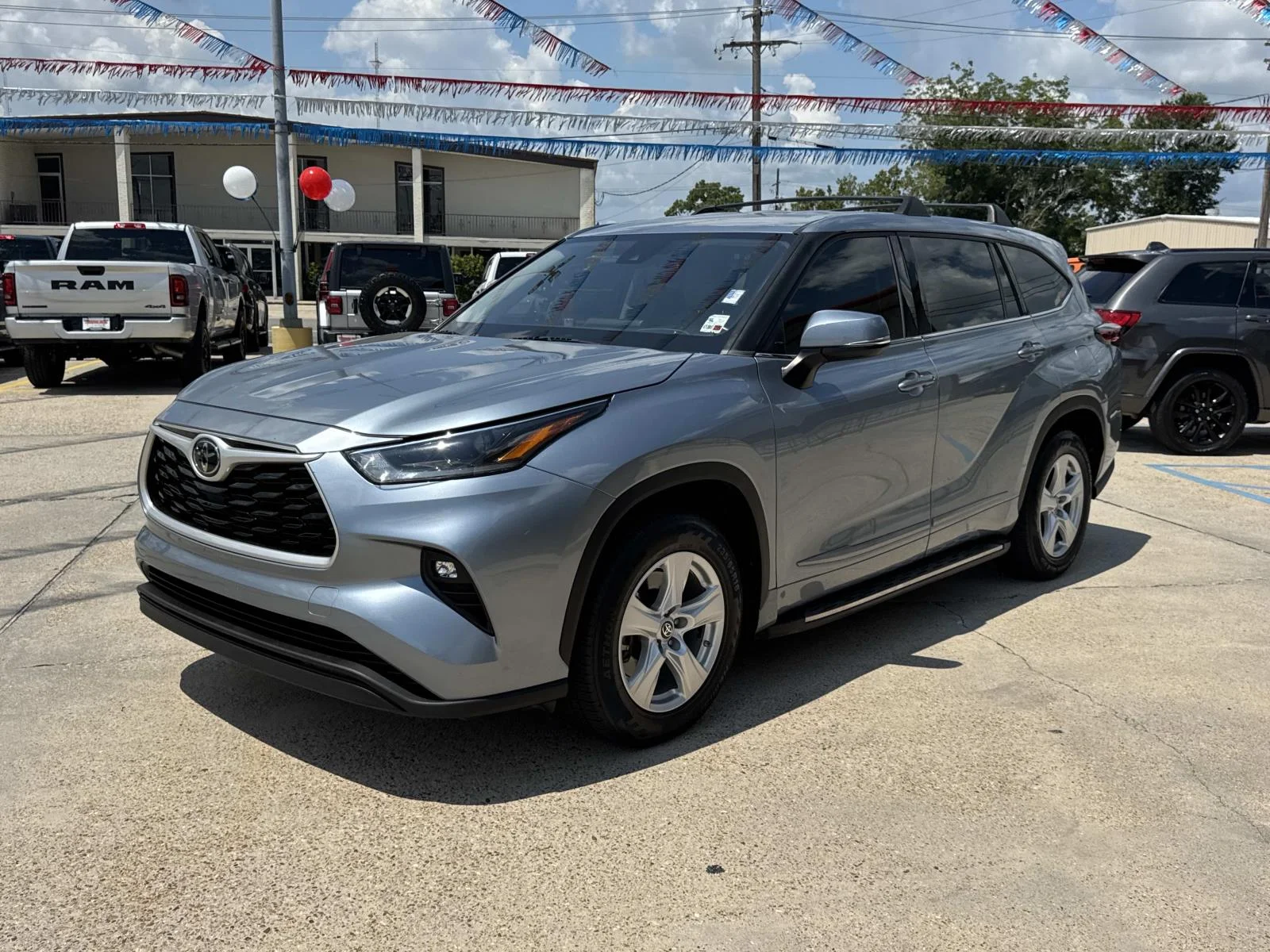 Used 2021 Moon Dust Toyota L image 3