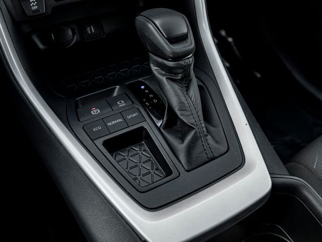 Used 2025 Ice Cap Toyota XLE image 26