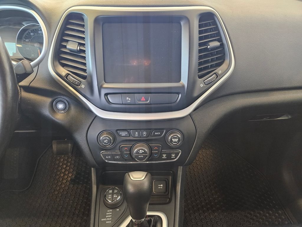 Used 2018 Bright White Clearcoat Jeep Trailhawk image 19