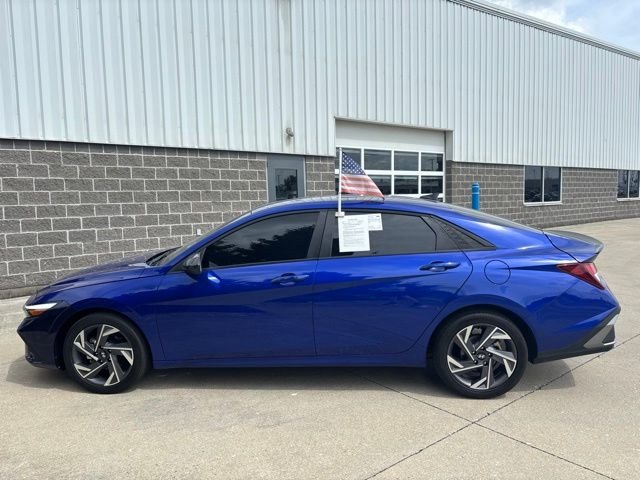 Used 2025 Intense Blue Hyundai SEL Sport image 9