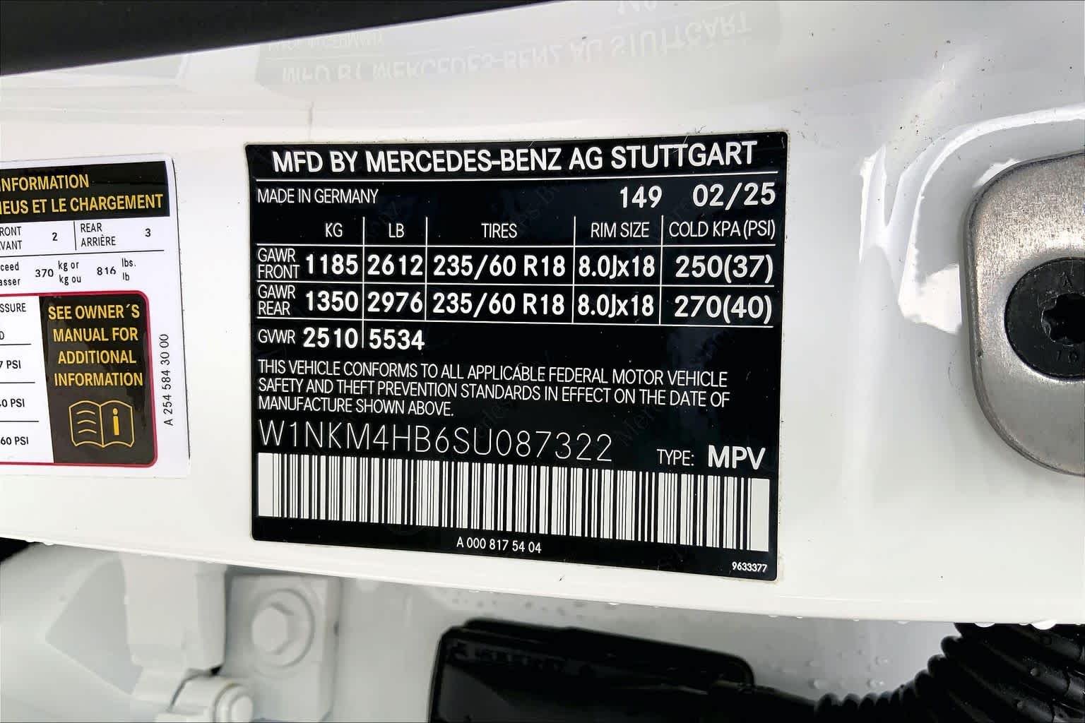 Certified Used 2025 Polar White Mercedes-Benz GLC 300 image 37