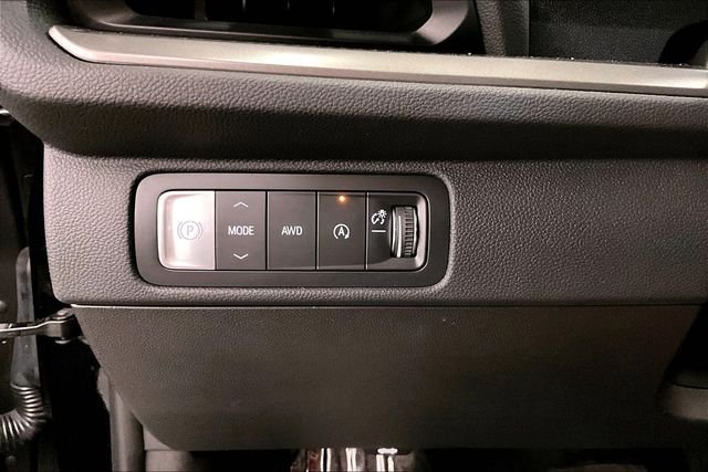 Used 2025 Mosaic Black Metallic Chevrolet LT image 38