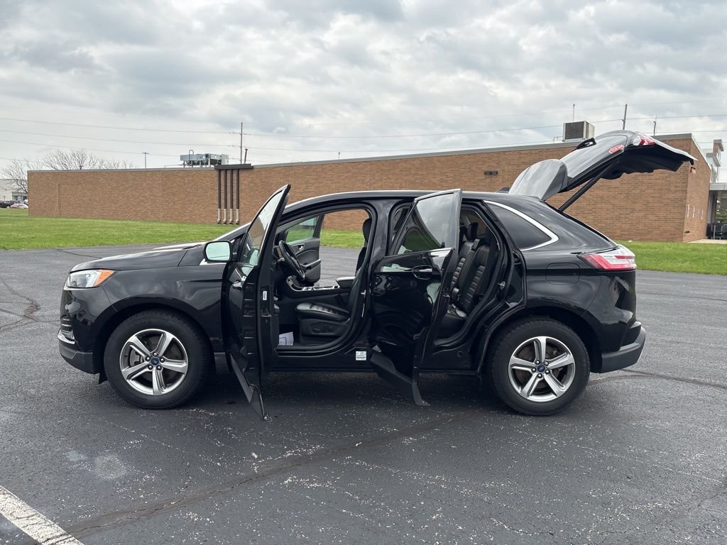 Used 2022 Black Ford SEL image 13