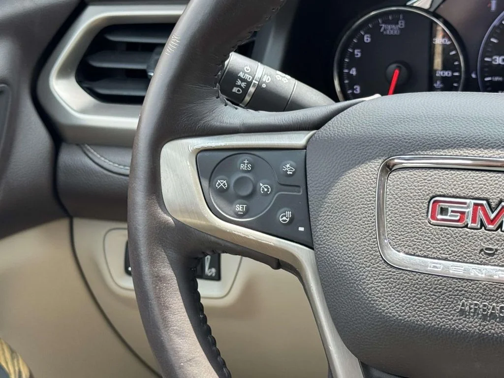 Used 2017 White GMC Denali image 24