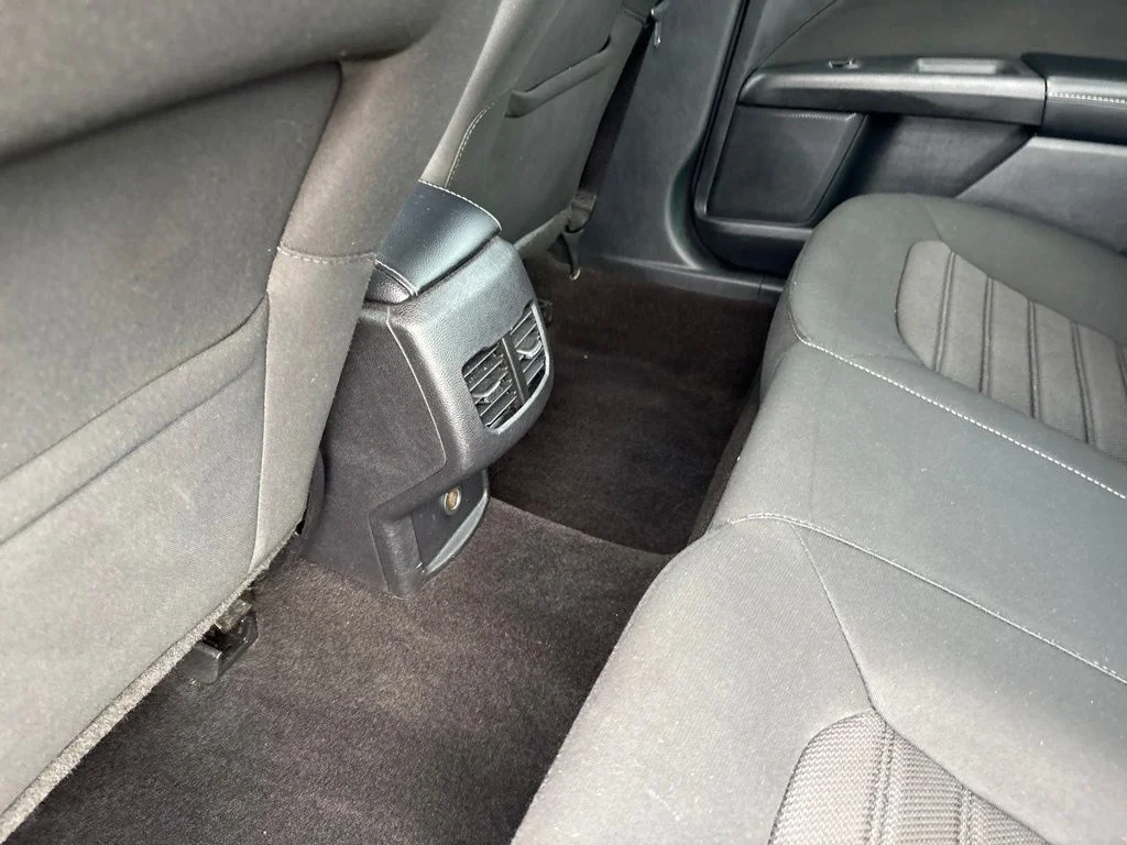 Used 2019 Silver Ford SE image 25