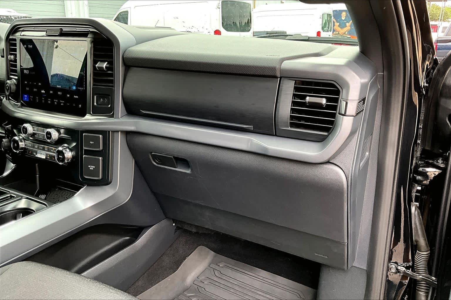 Used 2025 Agate Black Metallic Ford XLT image 19