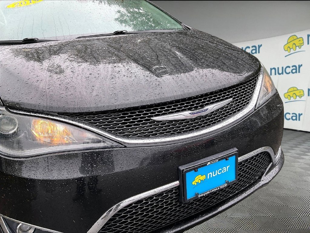 Used 2019 Black Chrysler Touring L Plus image 31