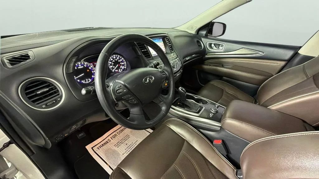 Used 2019 White INFINITI LUXE image 18
