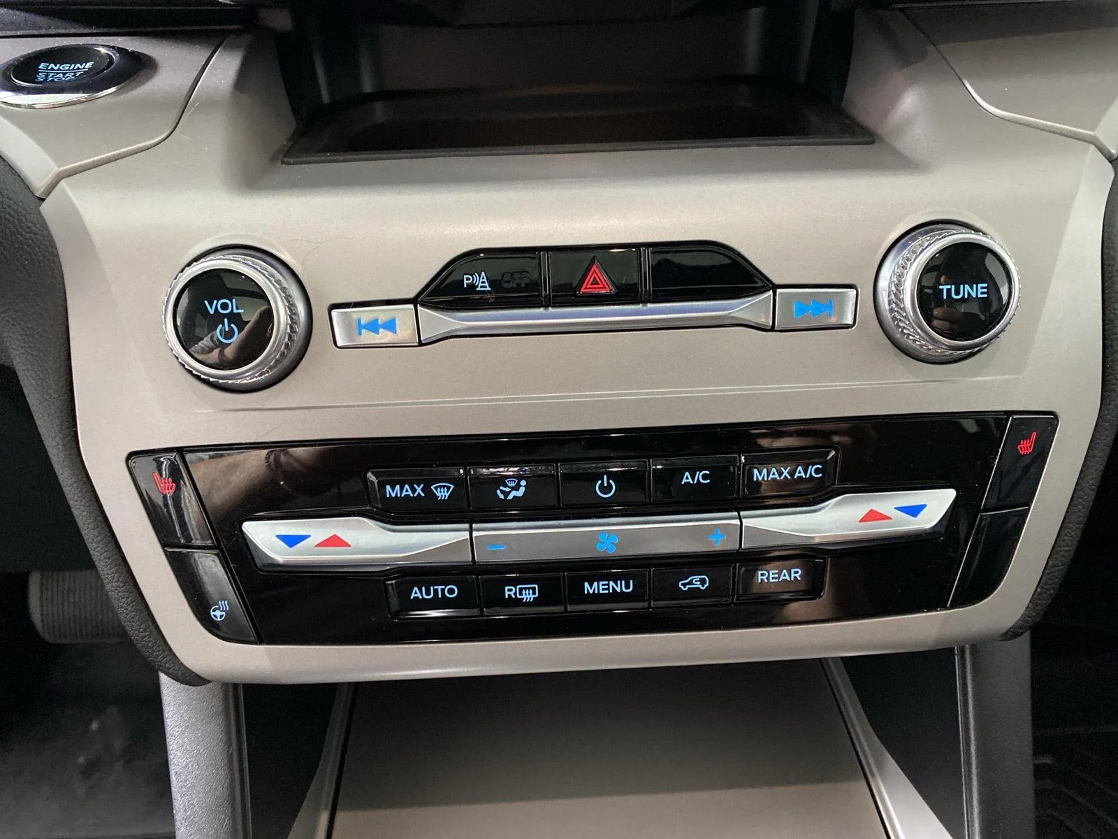 Used 2023 Agate Black Metallic Ford XLT image 22