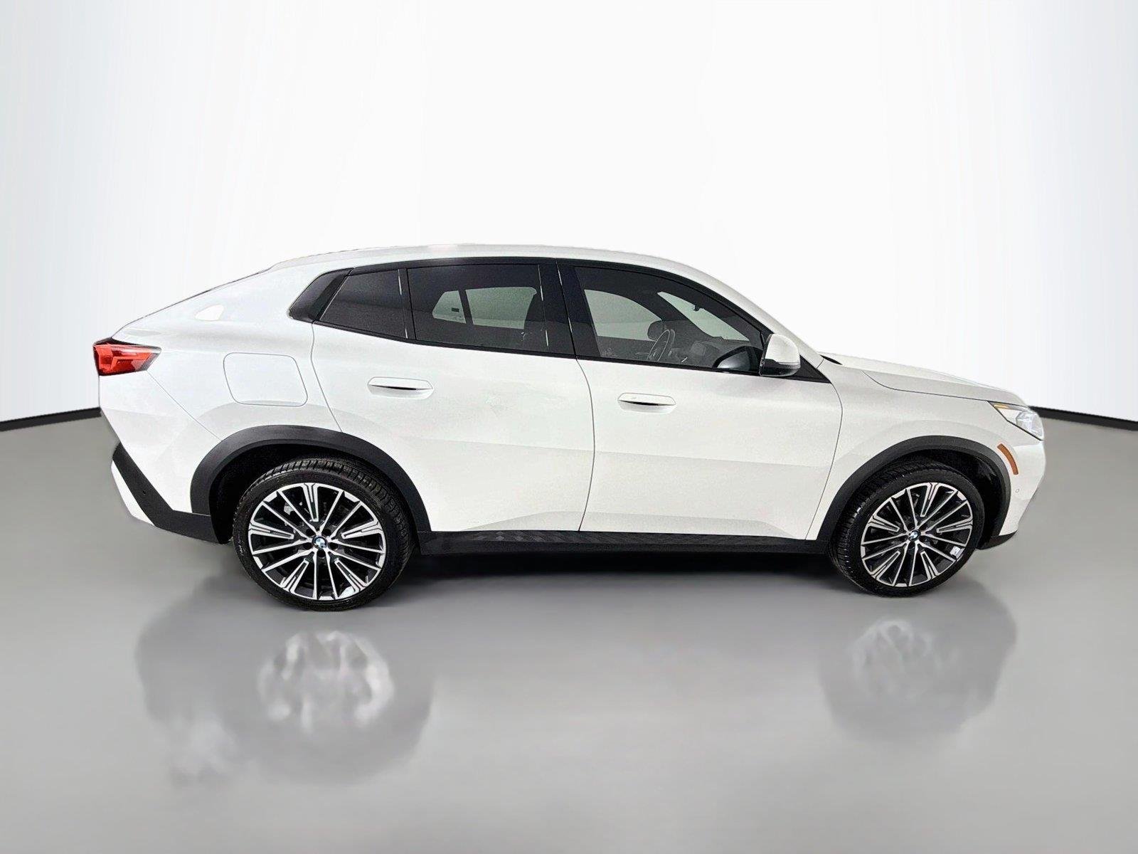 Certified Used 2025 Mineral White Metallic BMW xDrive28i image 4