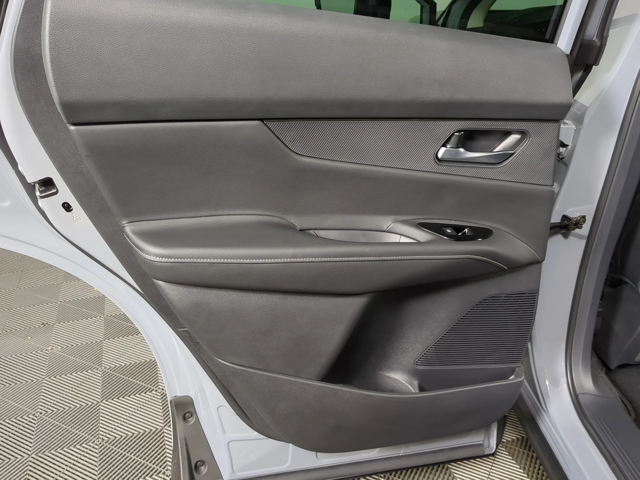 New 2027 Boulder Gray Pearl/Super Black Nissan SL image 15