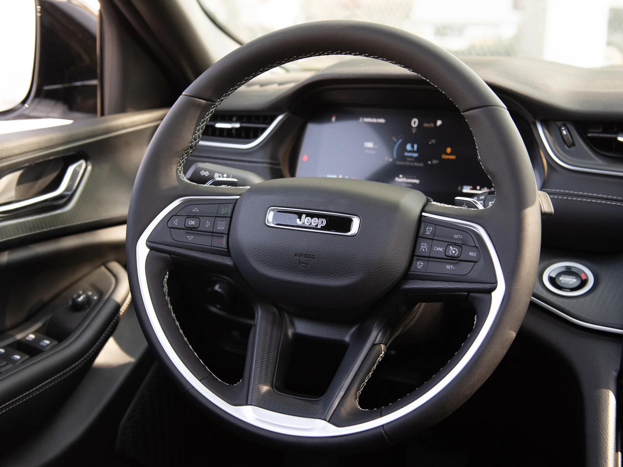 New 2025 White Jeep Altitude* 4x4, Sunroof, Heated Leather, Wireless Charging Pad image 7
