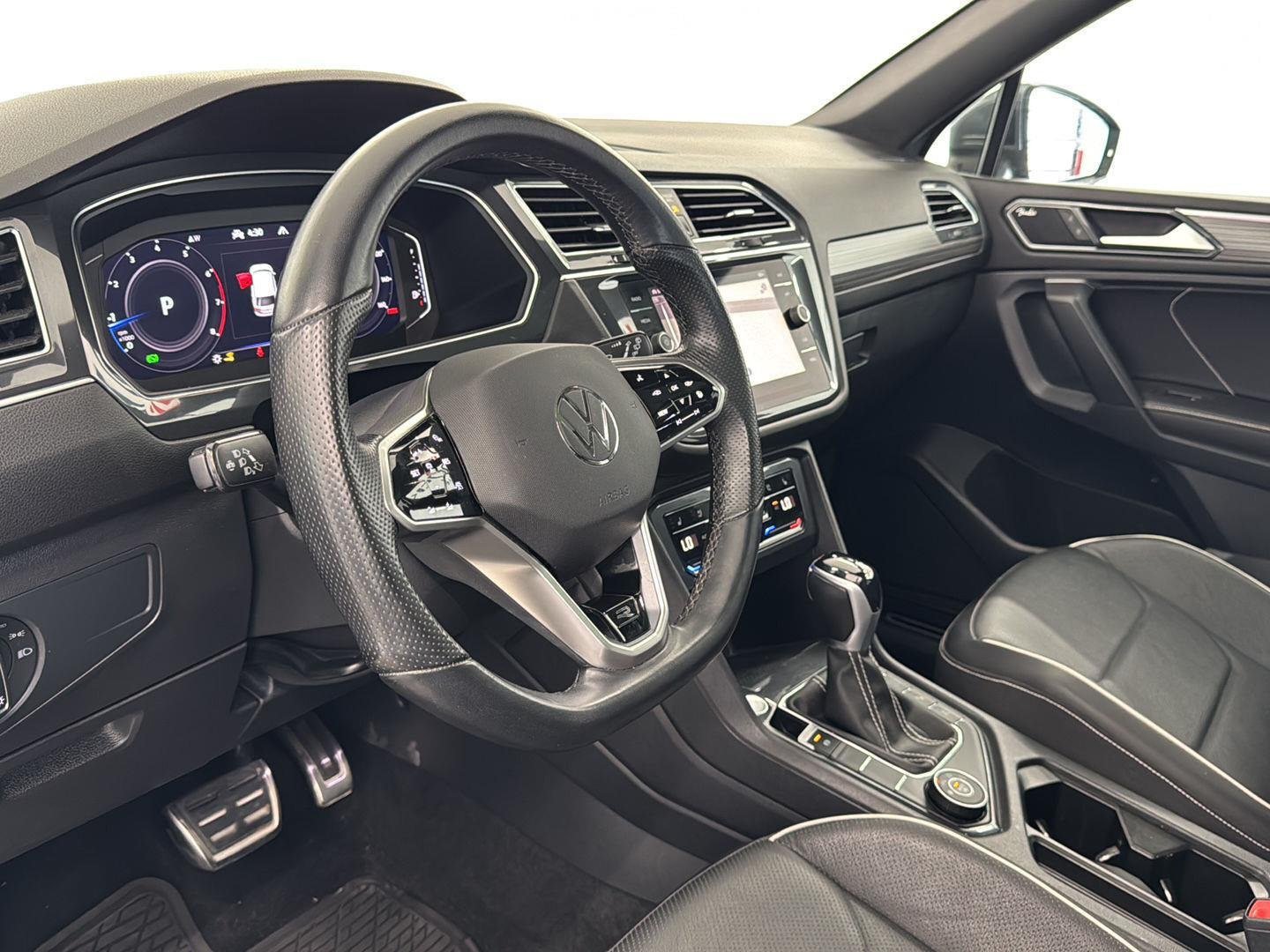 2022 Volkswagen Tiguan SEL R-LINE - Photo 31