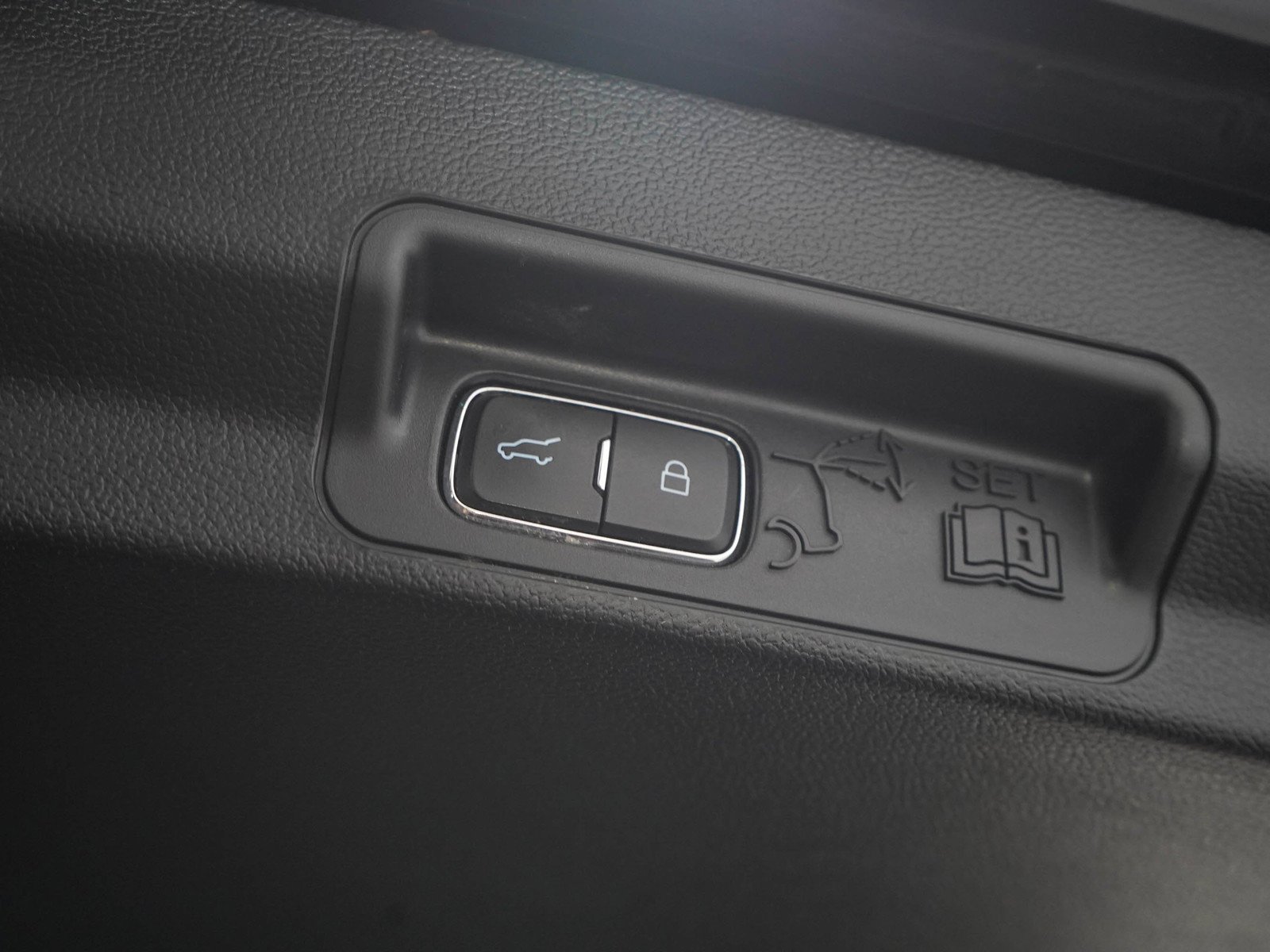 Used 2023  Ford Limited 4WD image 11