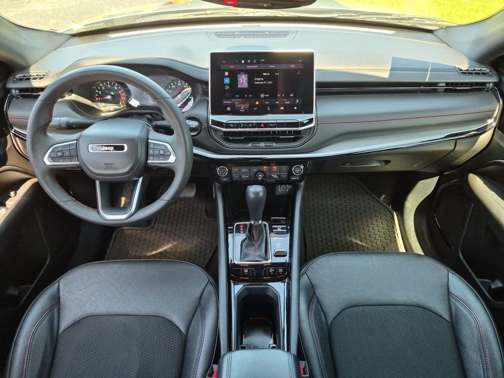 Used 2024 Silver Jeep Trailhawk image 28