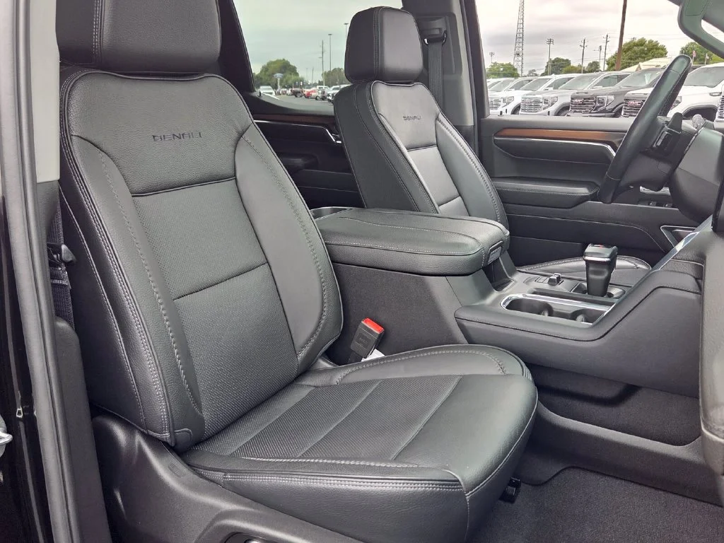 Used 2024 Onyx Black GMC Denali image 16