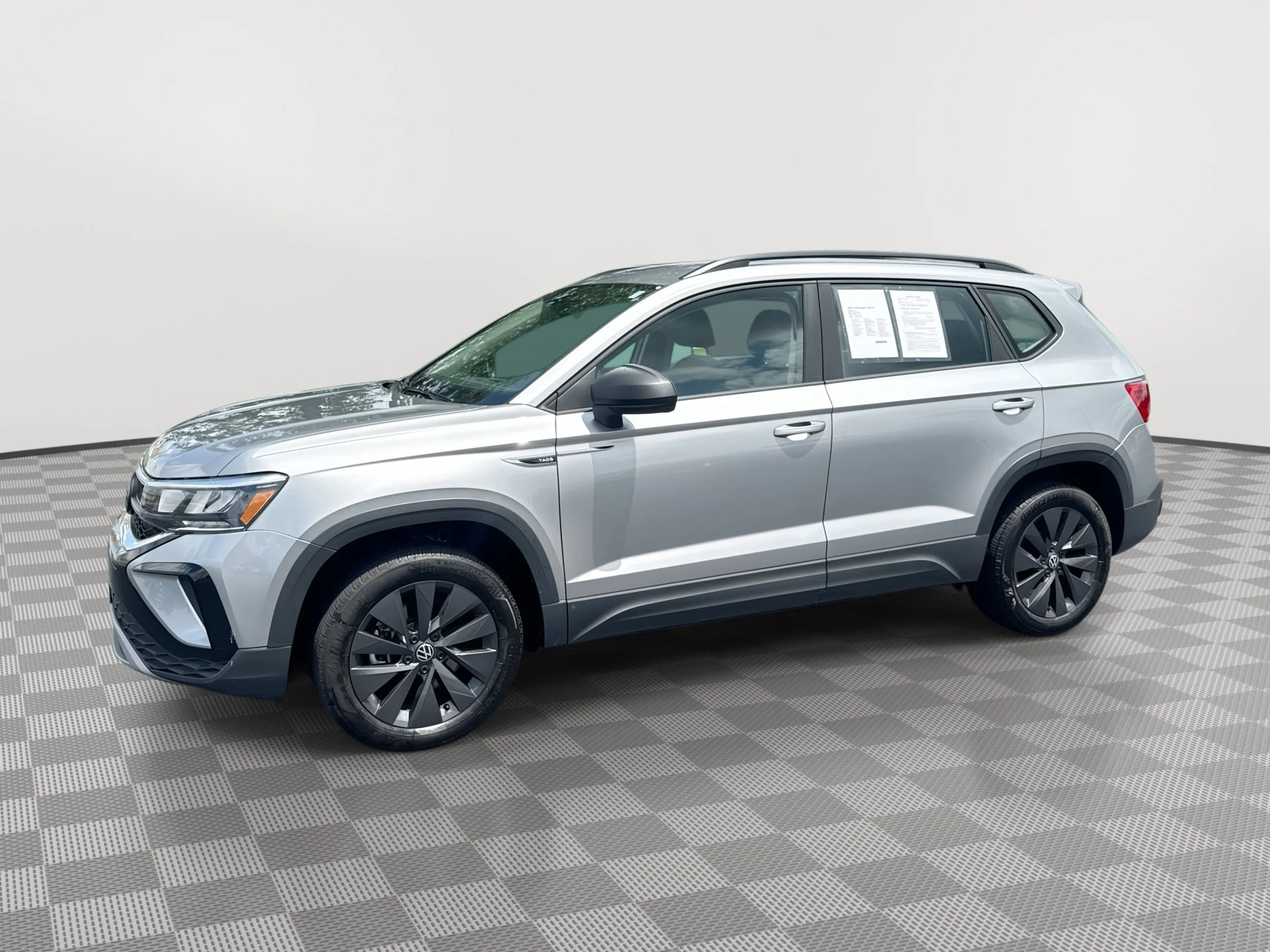 2023 Volkswagen Taos 1.5T S's photo