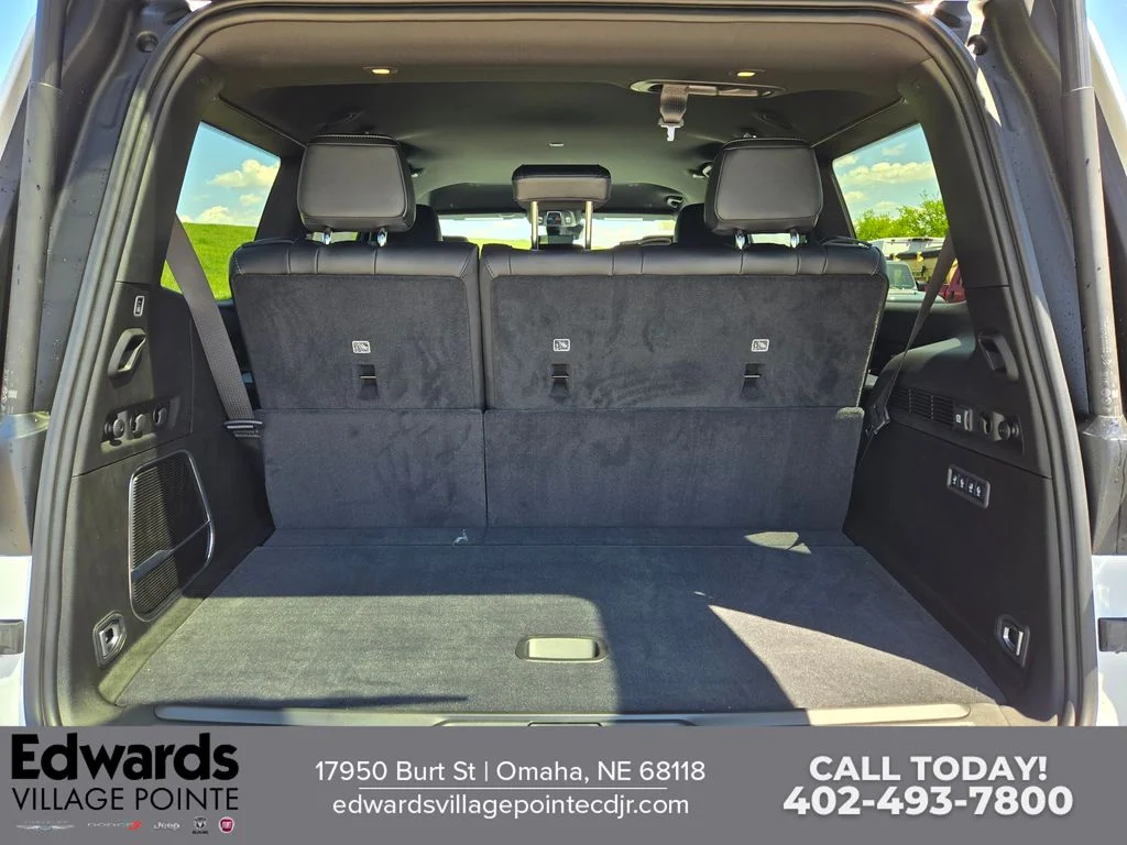 New 2026 Bright White Clear-Coat Exterior Paint Jeep Limited Altitude image 30