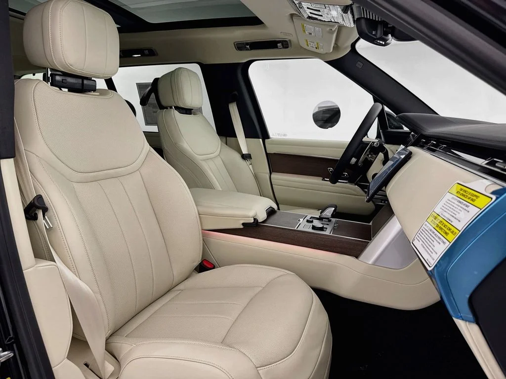 New 2027 Santorini Black Land Rover SE image 30