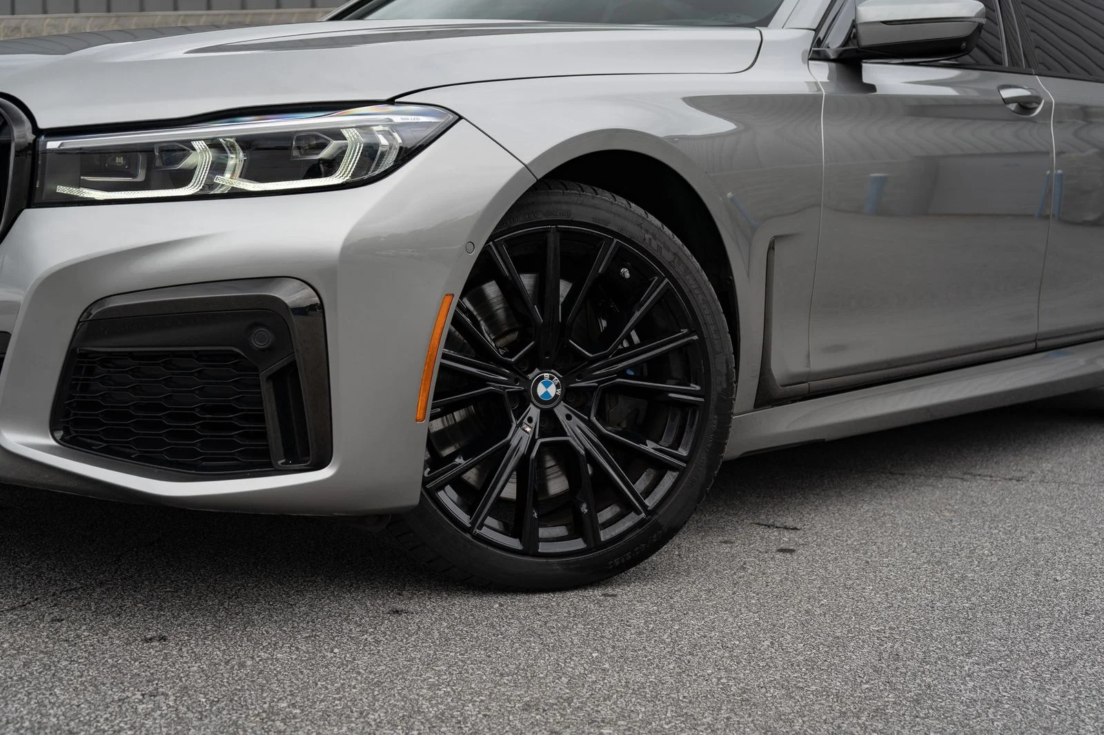 Used 2022 Gray BMW 750i xDrive image 7