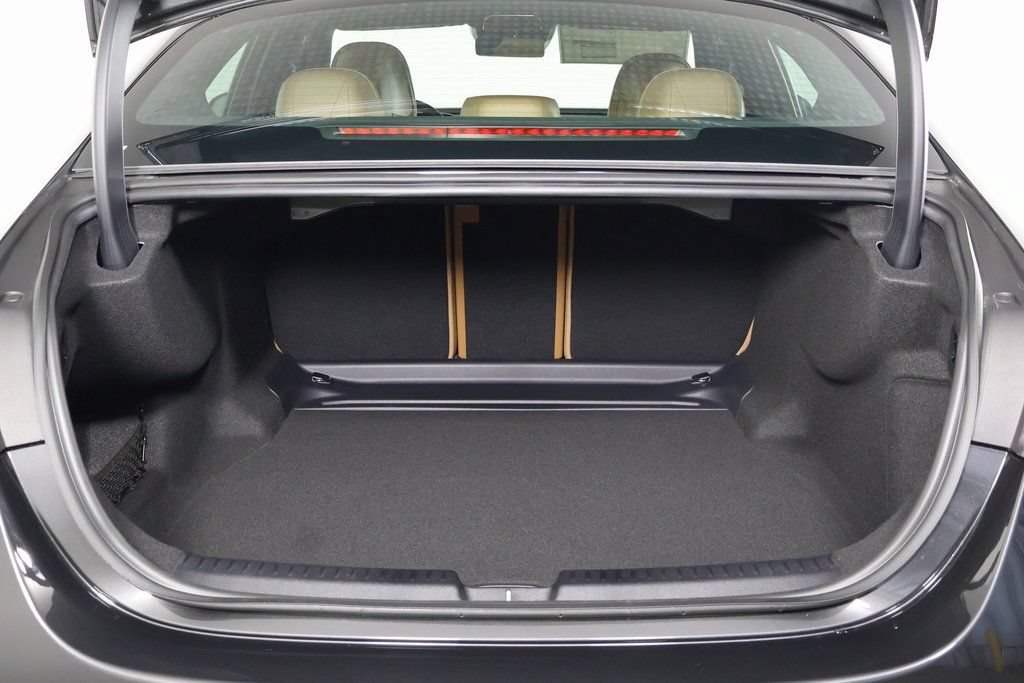 New 2026 Graphite Grey Metallic Mercedes-Benz E 350 image 18