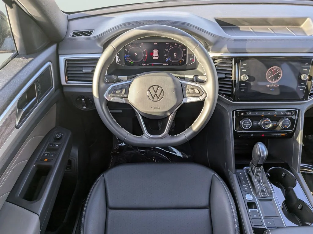 Used 2023 Black Volkswagen 2.0T SE w/Technology image 13