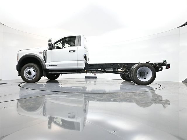 2024 Ford F-450 Super Duty Chassis Cab XL - Photo 30