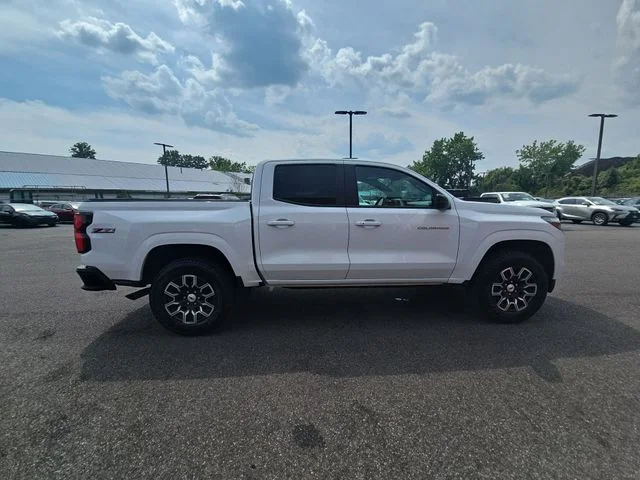 Used 2023 White Chevrolet Z71 image 11