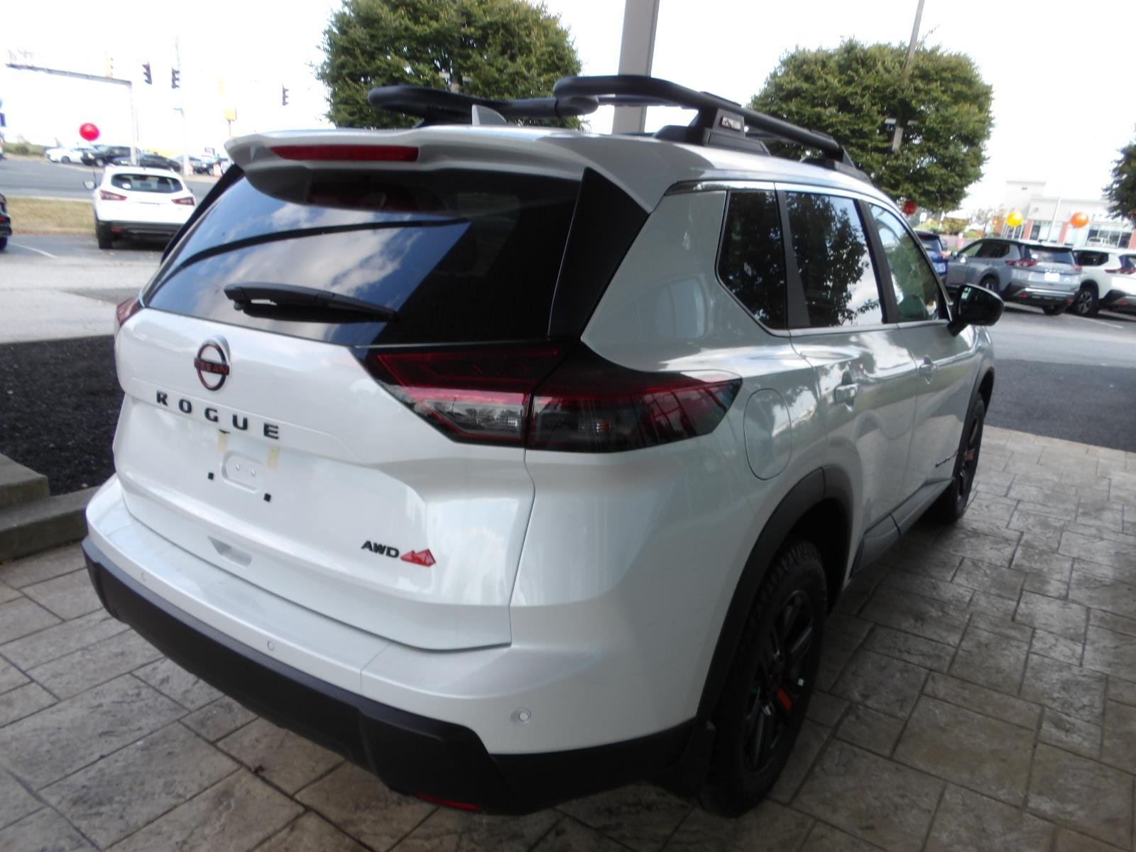 New 2026 Everest White Pearl TriCoat Nissan Rock Creek® image 7