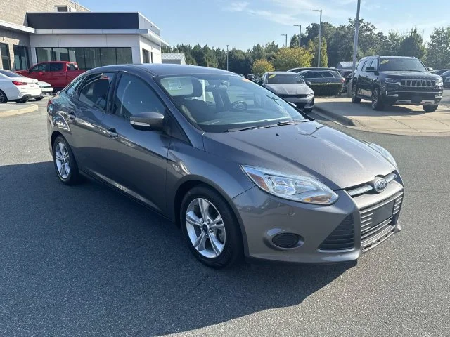 Used 2014 Gray Ford SE image 4