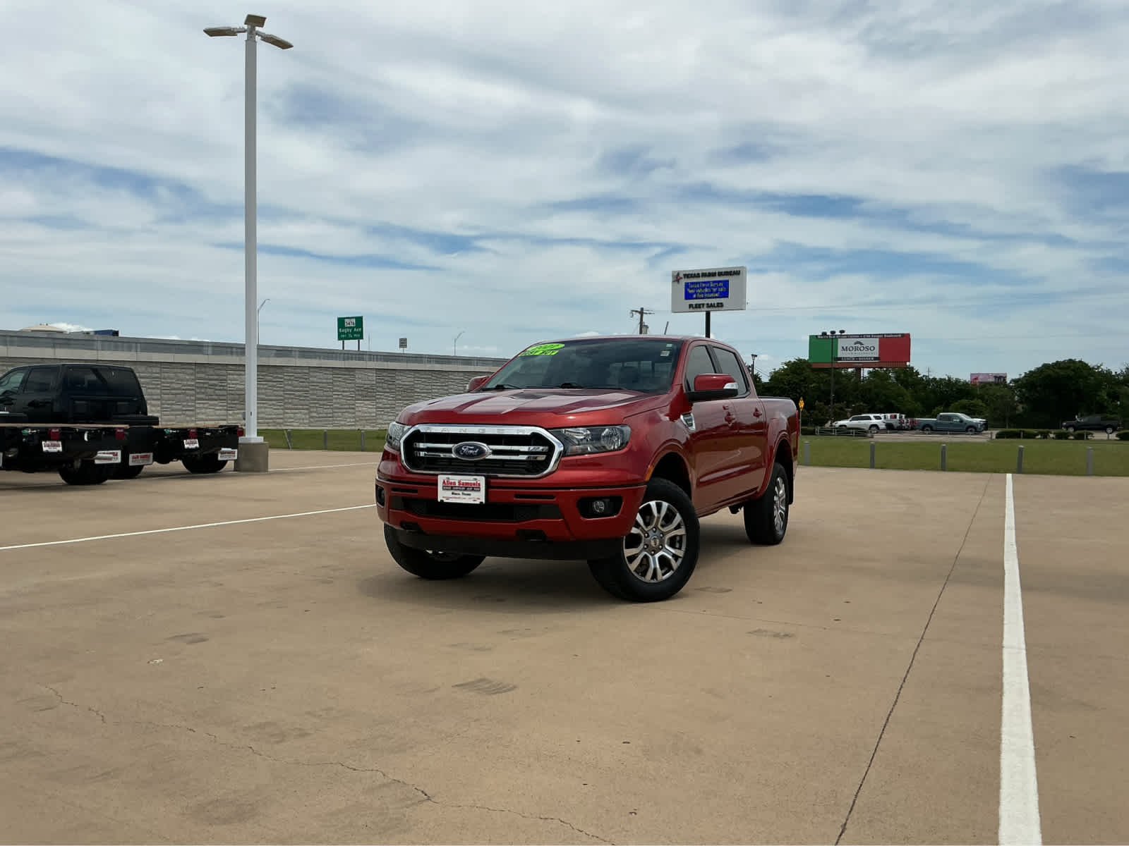 Used 2022 Hot Pepper Red Metallic Tinted Clearcoat Ford LARIAT image 2