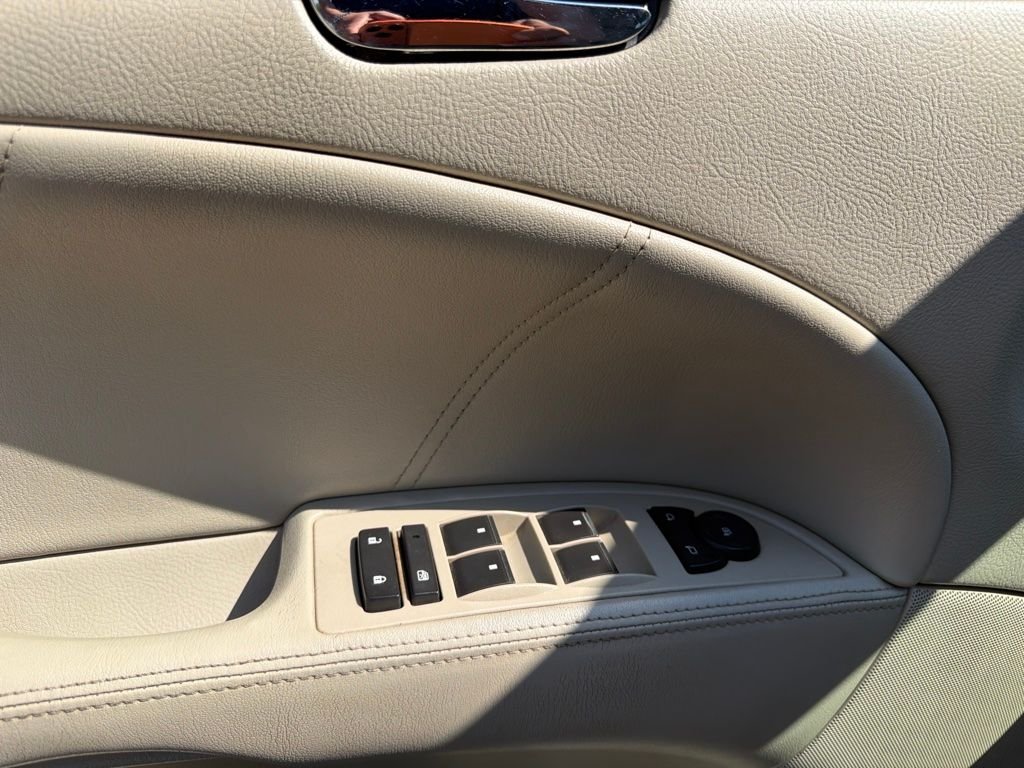 Used 2008 Red Buick CXL image 11