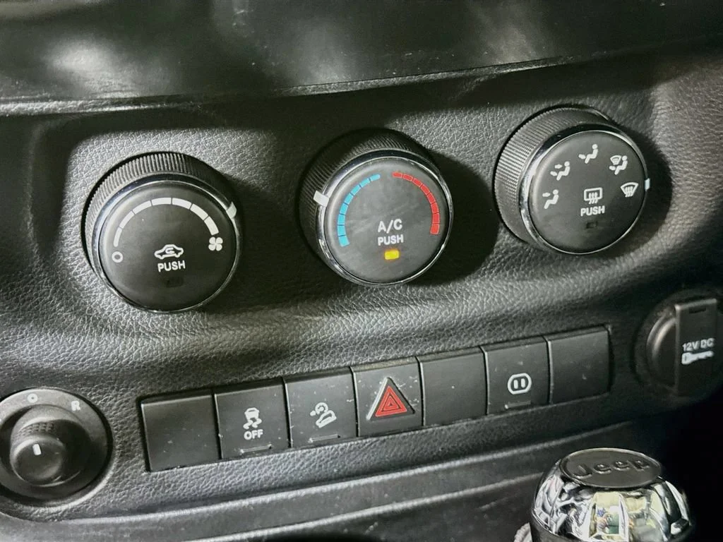 Used 2012 White Jeep Rubicon image 17