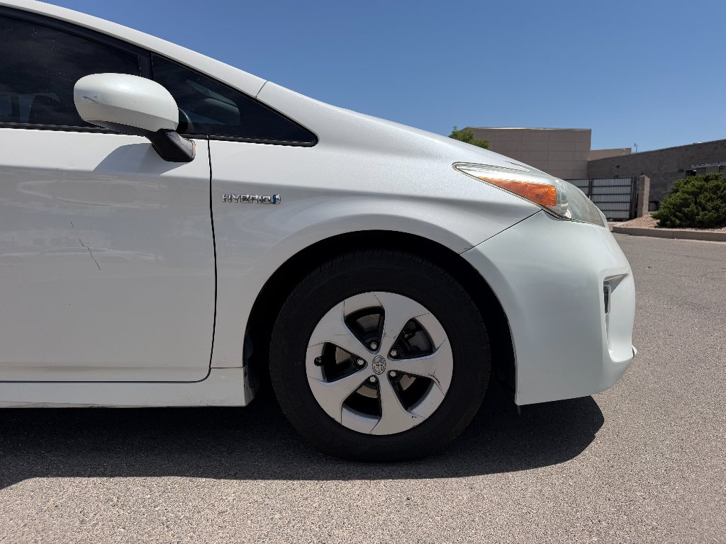 Used 2012 White Toyota One image 4