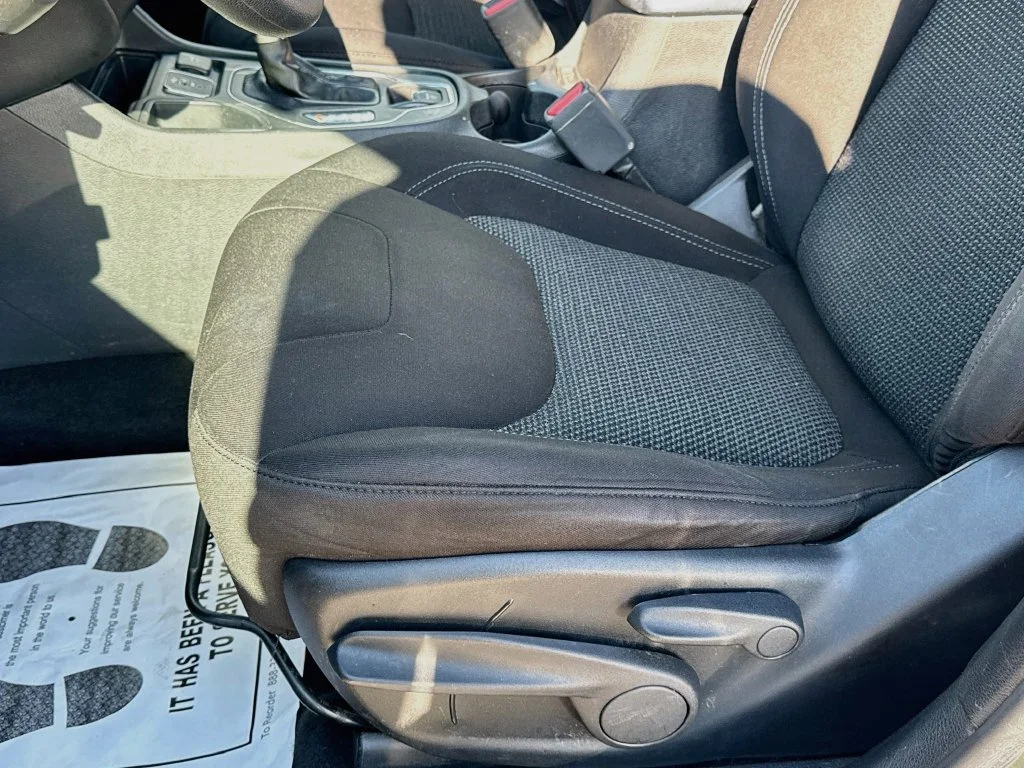 Used 2020 Green Jeep Latitude image 23