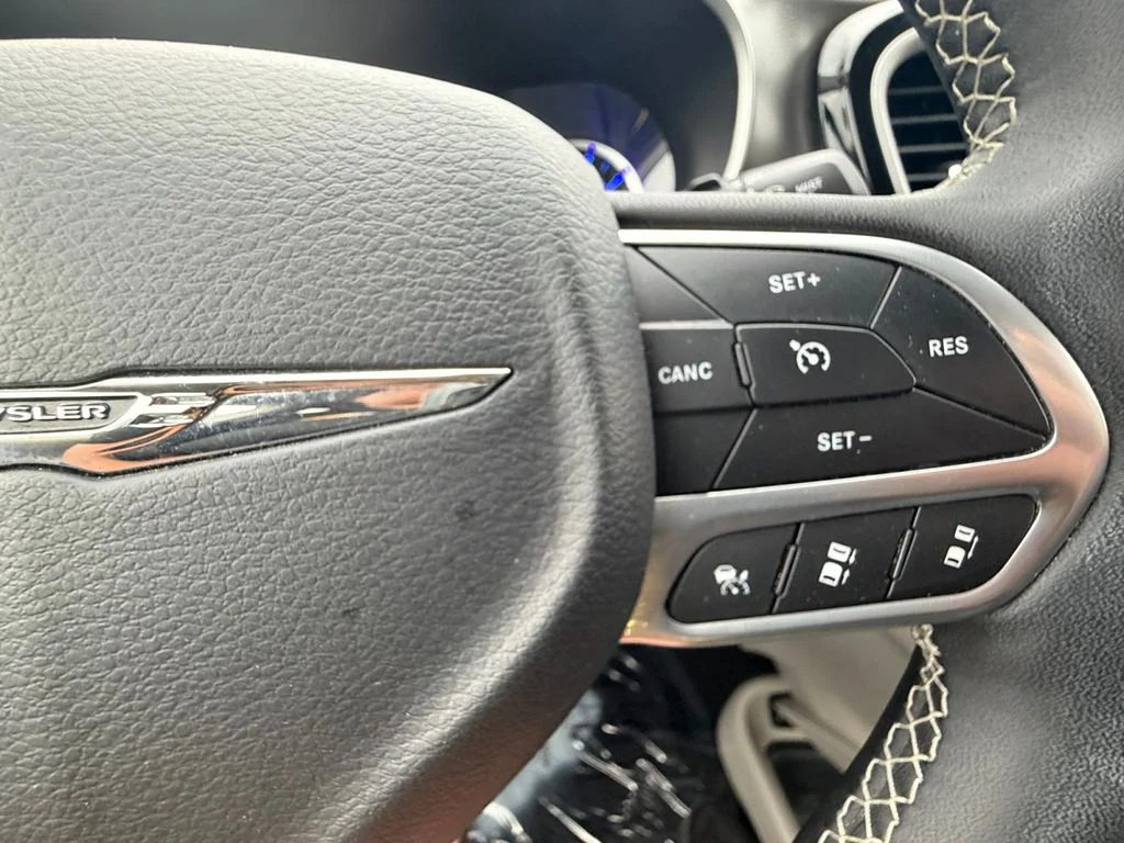 2024 Chrysler Pacifica PHEV Select - Photo 25