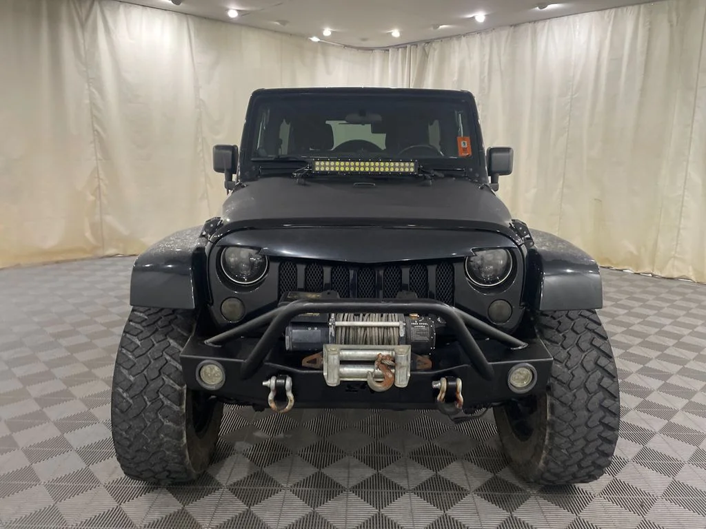 Used 2012  Jeep Rubicon image 2